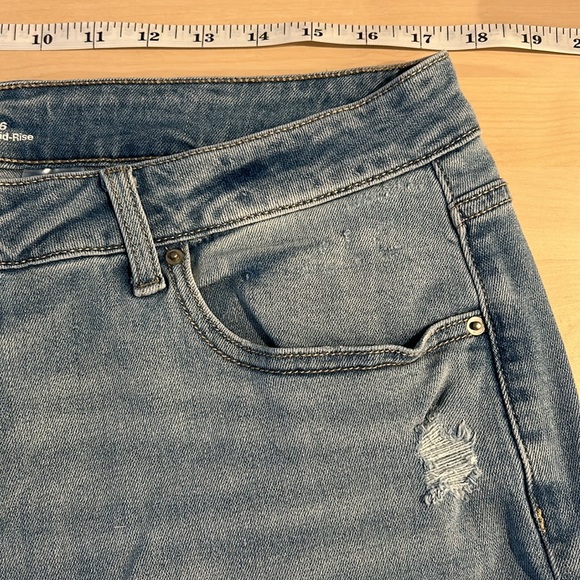 Time and Tru Cropped Boyfriend Mid Rise Jeans 16 - Picture 6 of 14